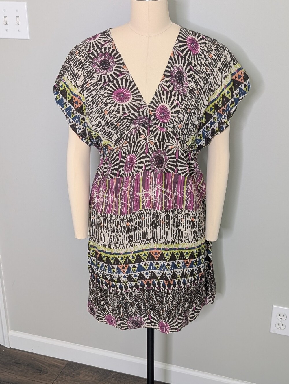 Magazine V-Neck Tunic Dress Festival Cover Up Size Small